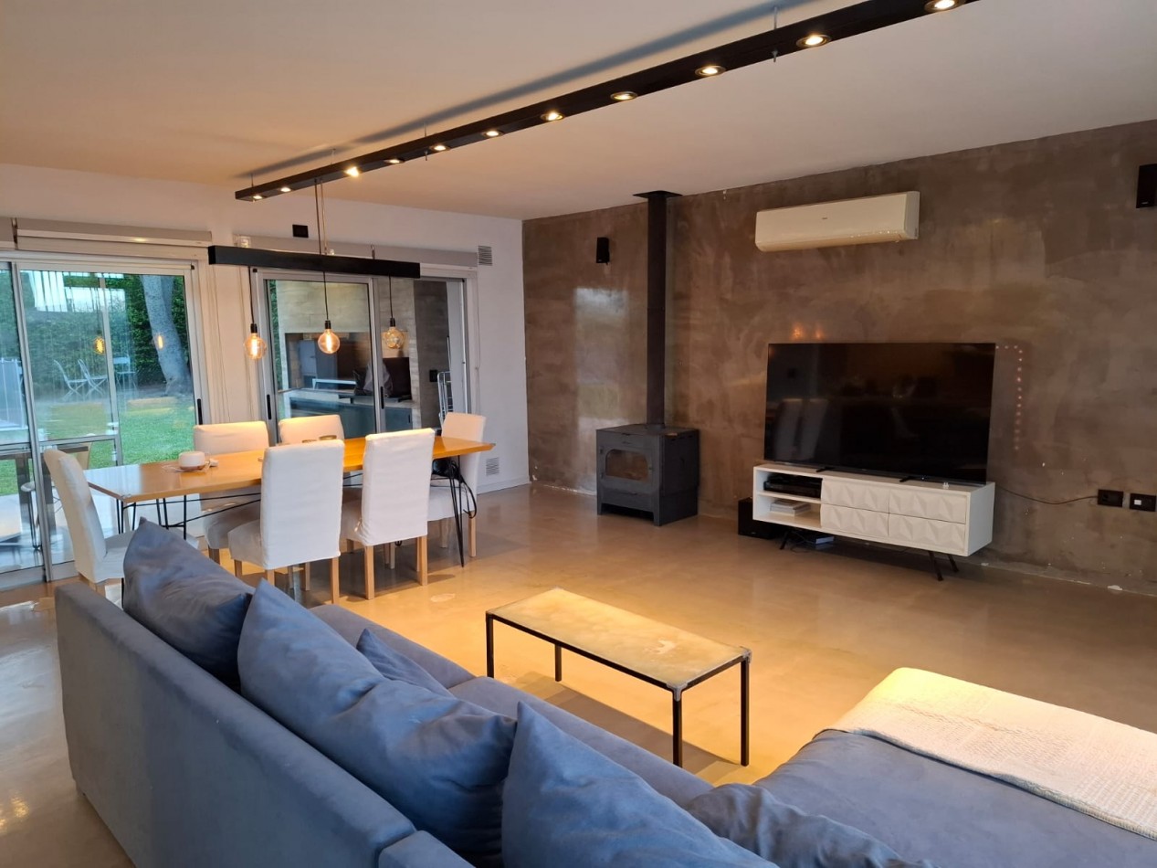 VENDO MODERNA CASA 2 DORM. + PILETA Y QUINCHO B° BELA VISTA. APTO CREDITO