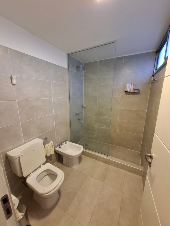 VENDO MODERNA CASA 2 DORM. + PILETA Y QUINCHO B° BELA VISTA. APTO CREDITO