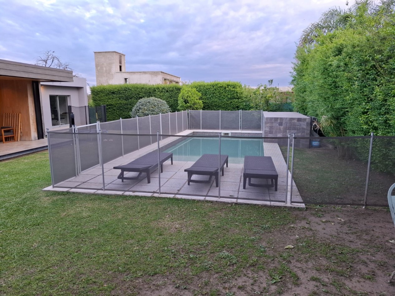 VENDO MODERNA CASA 2 DORM. + PILETA Y QUINCHO B° BELA VISTA. APTO CREDITO