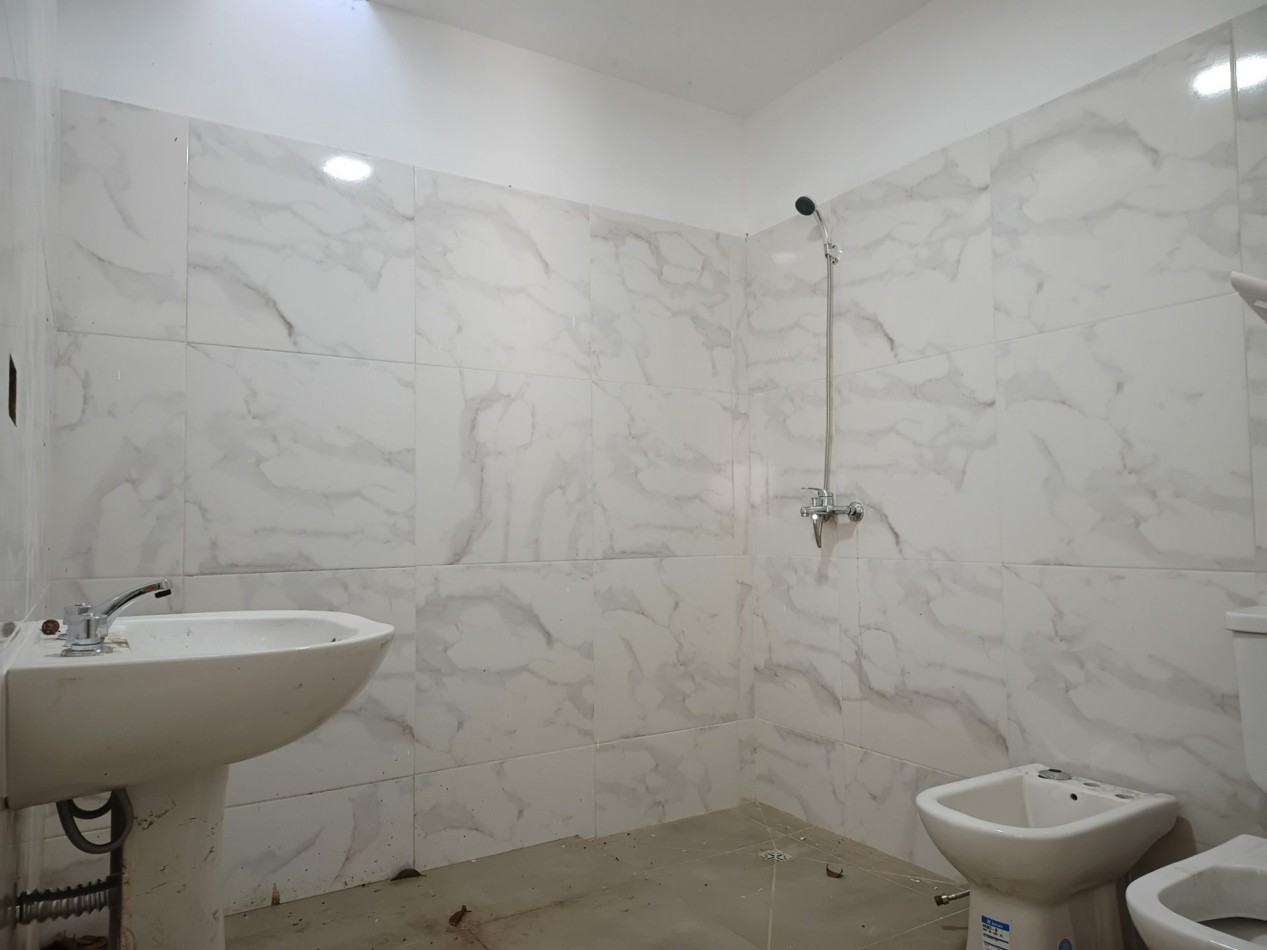ALQUILO CASA 2 DORM. B° VILLA CATALINA. A ESTRENAR.