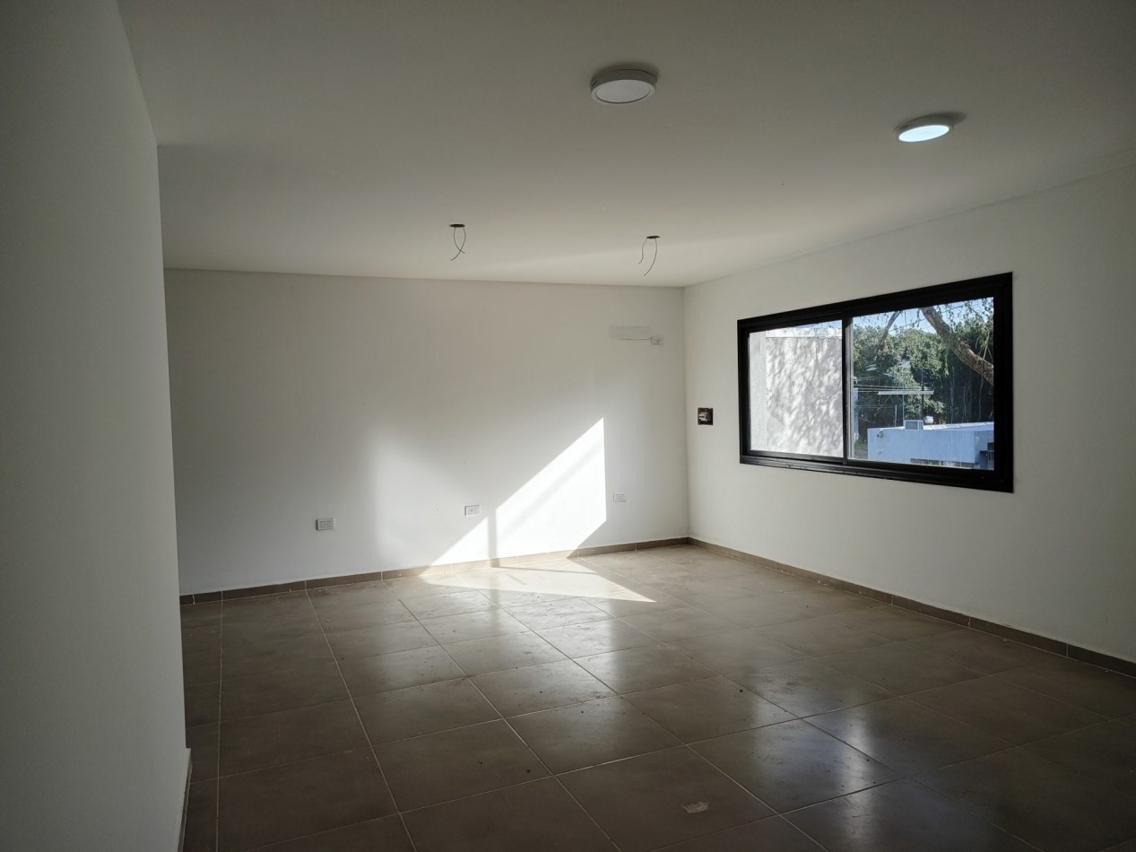 ALQUILO CASA 2 DORM. B° VILLA CATALINA. A ESTRENAR.