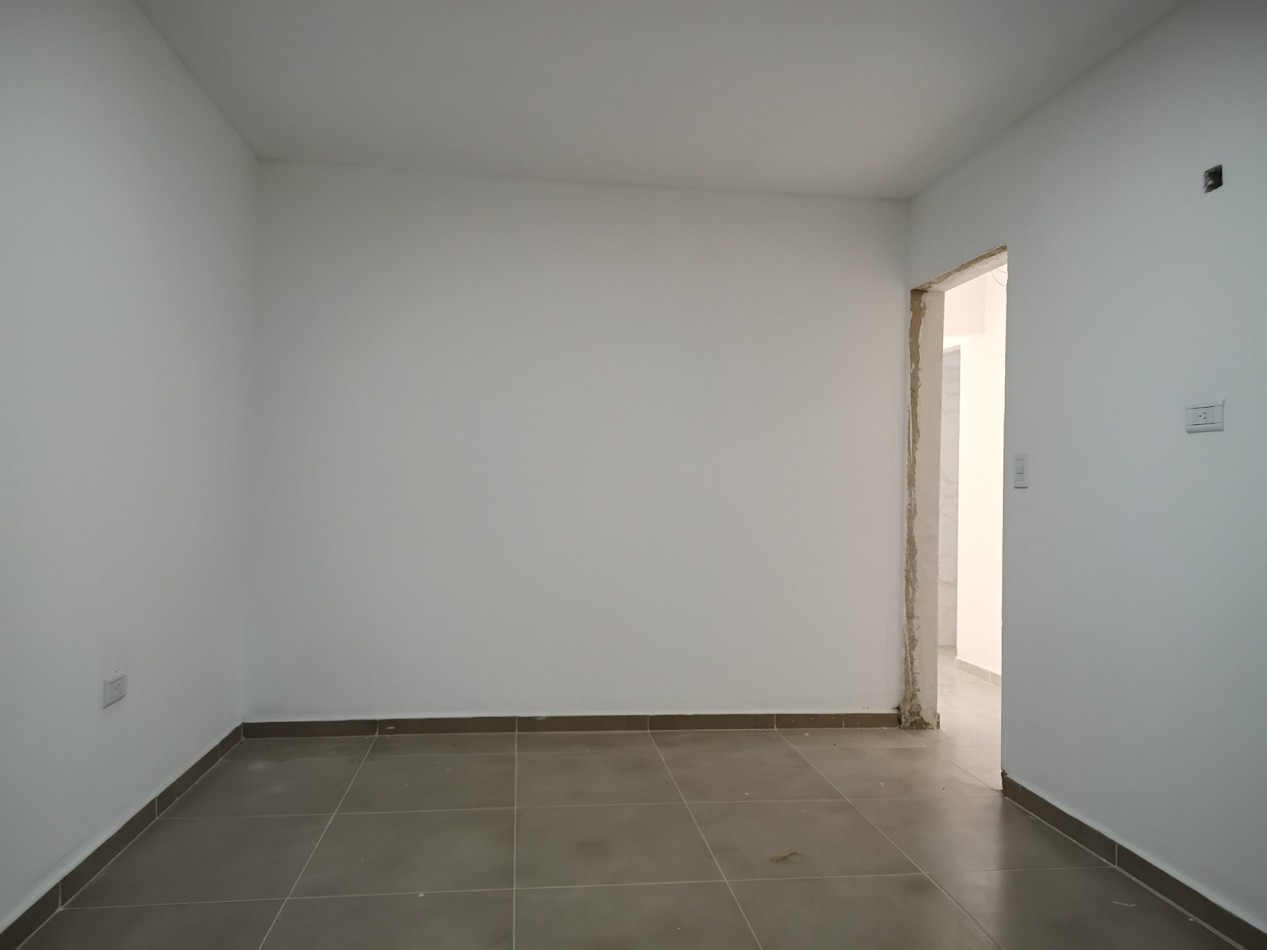 ALQUILO CASA 2 DORM. B° VILLA CATALINA. A ESTRENAR.