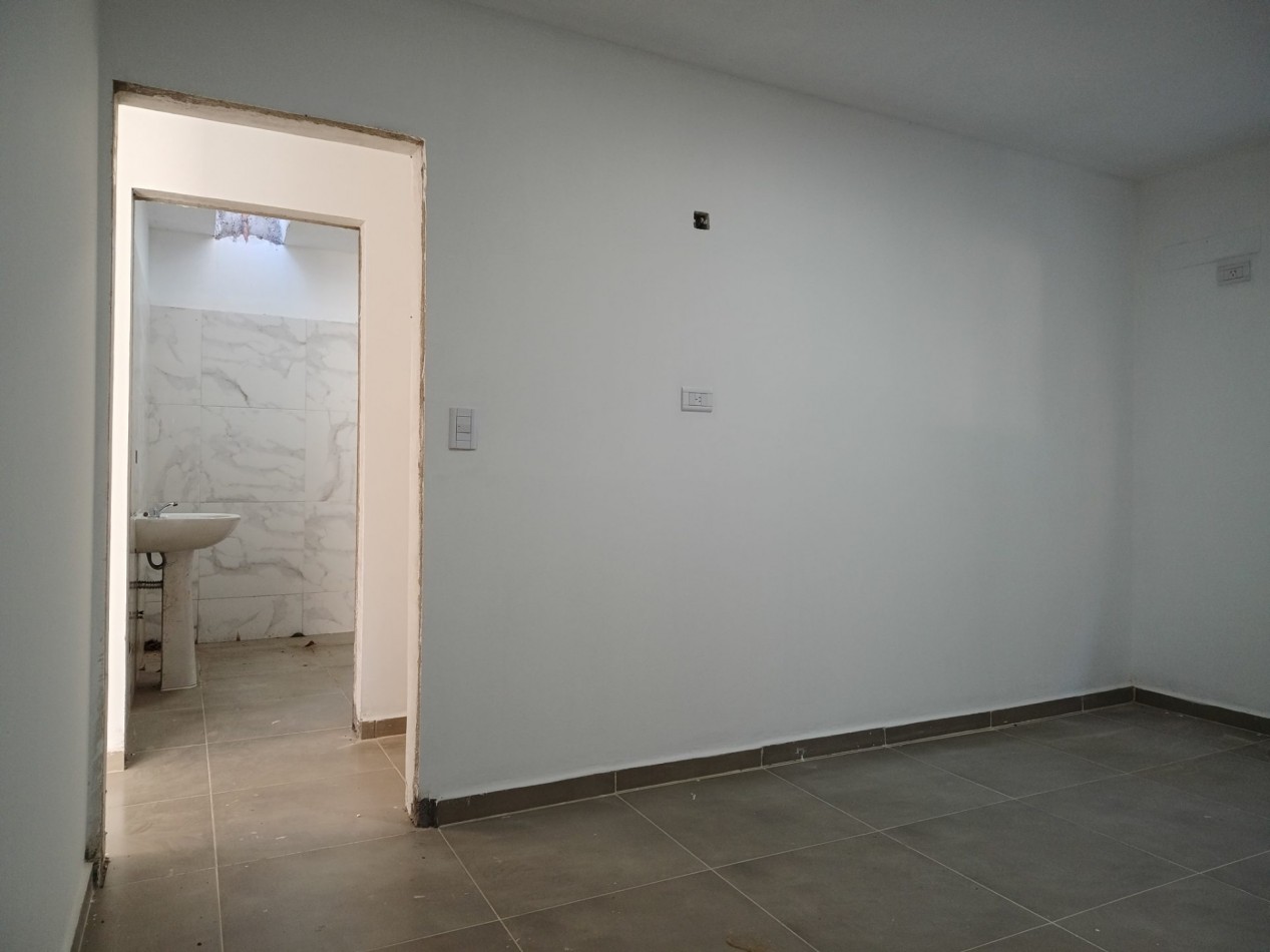 ALQUILO CASA 2 DORM. B° VILLA CATALINA. A ESTRENAR.