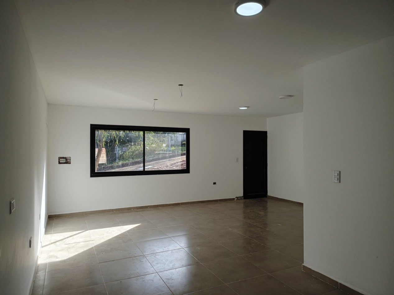 ALQUILO CASA 2 DORM. B° VILLA CATALINA. A ESTRENAR.