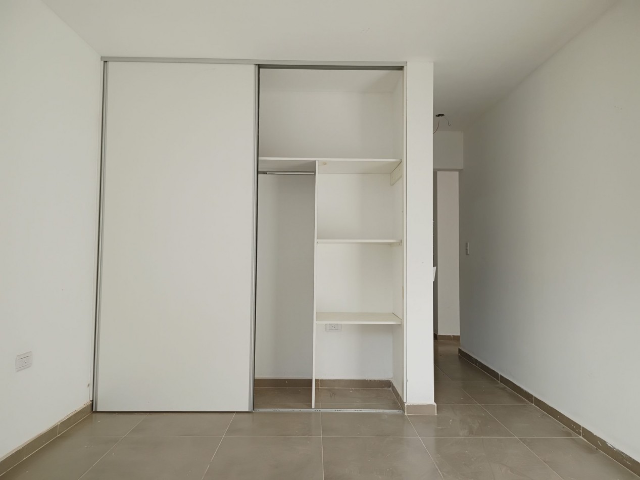 ALQUILO CASA 2 DORM. B° VILLA CATALINA. A ESTRENAR.