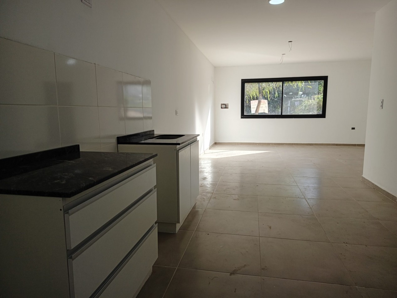 ALQUILO CASA 2 DORM. B° VILLA CATALINA. A ESTRENAR.