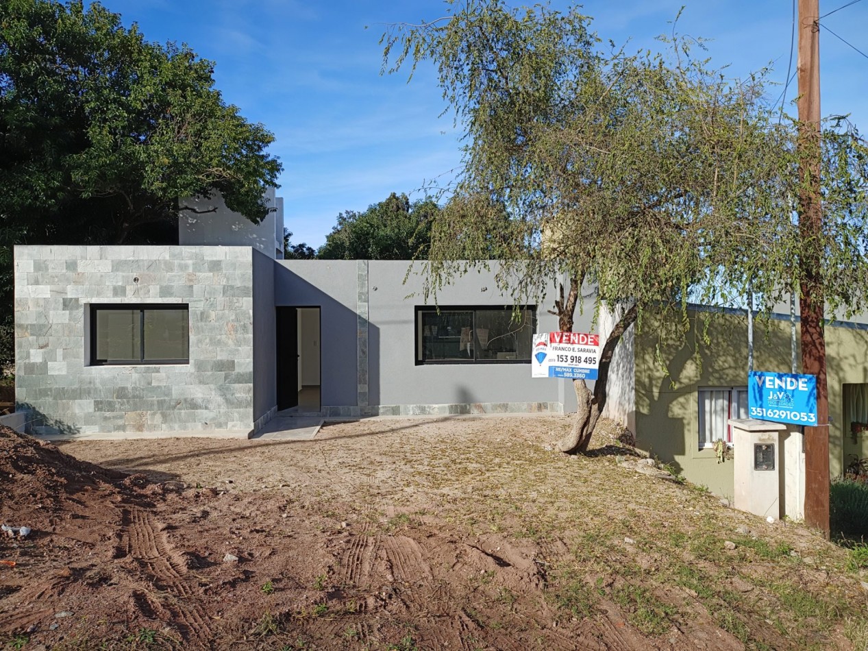 ALQUILO CASA 2 DORM. B° VILLA CATALINA. A ESTRENAR.