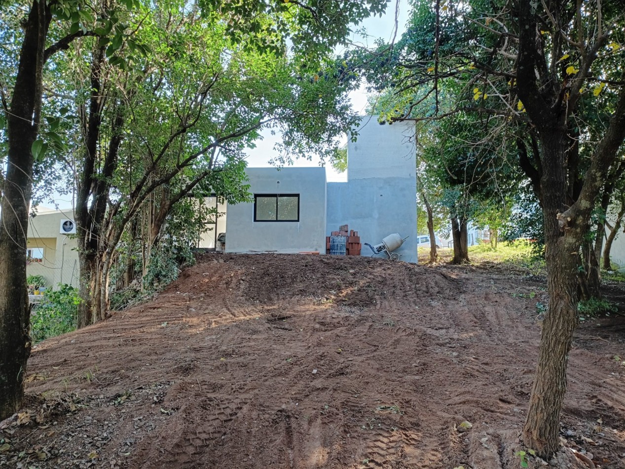 ALQUILO CASA 2 DORM. B° VILLA CATALINA. A ESTRENAR.