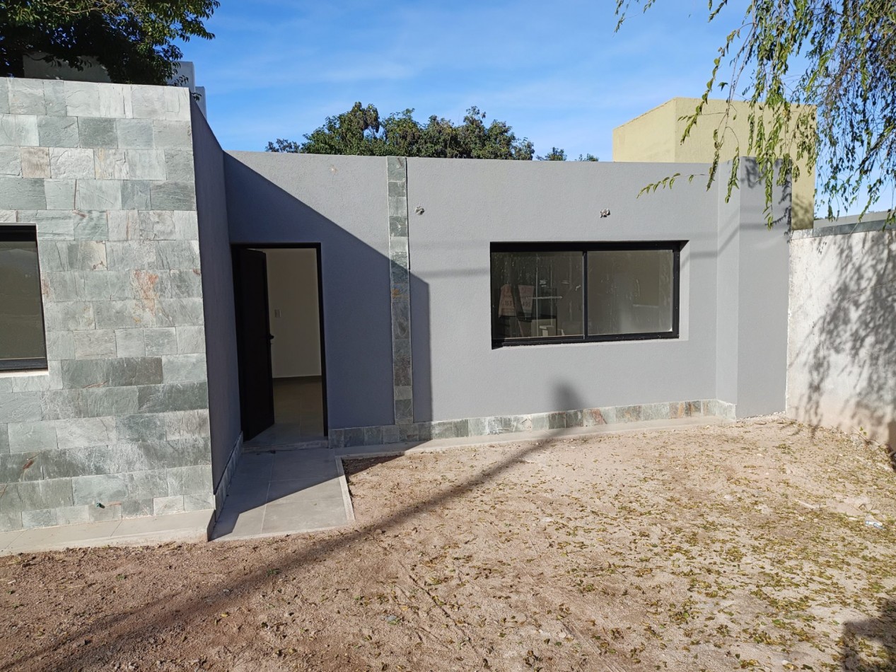 ALQUILO CASA 2 DORM. B° VILLA CATALINA. A ESTRENAR.