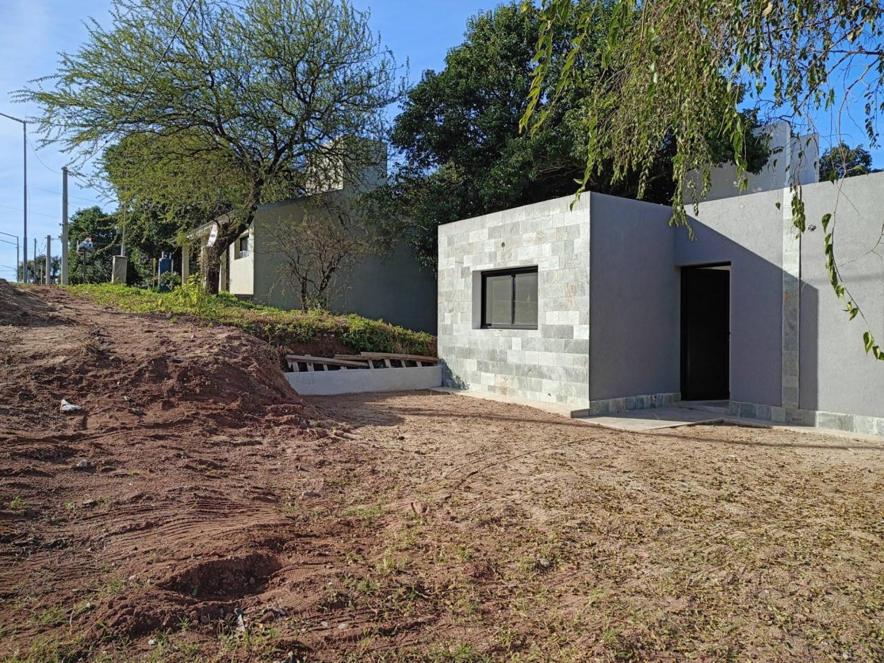 ALQUILO CASA 2 DORM. B° VILLA CATALINA. A ESTRENAR.