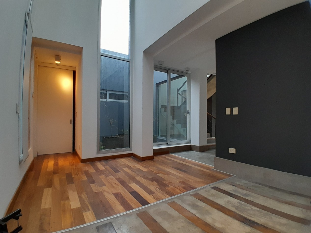 VENDO MODERNA CASA DE 3 DORMITORIOS SAN ISIDRO COUNTRY