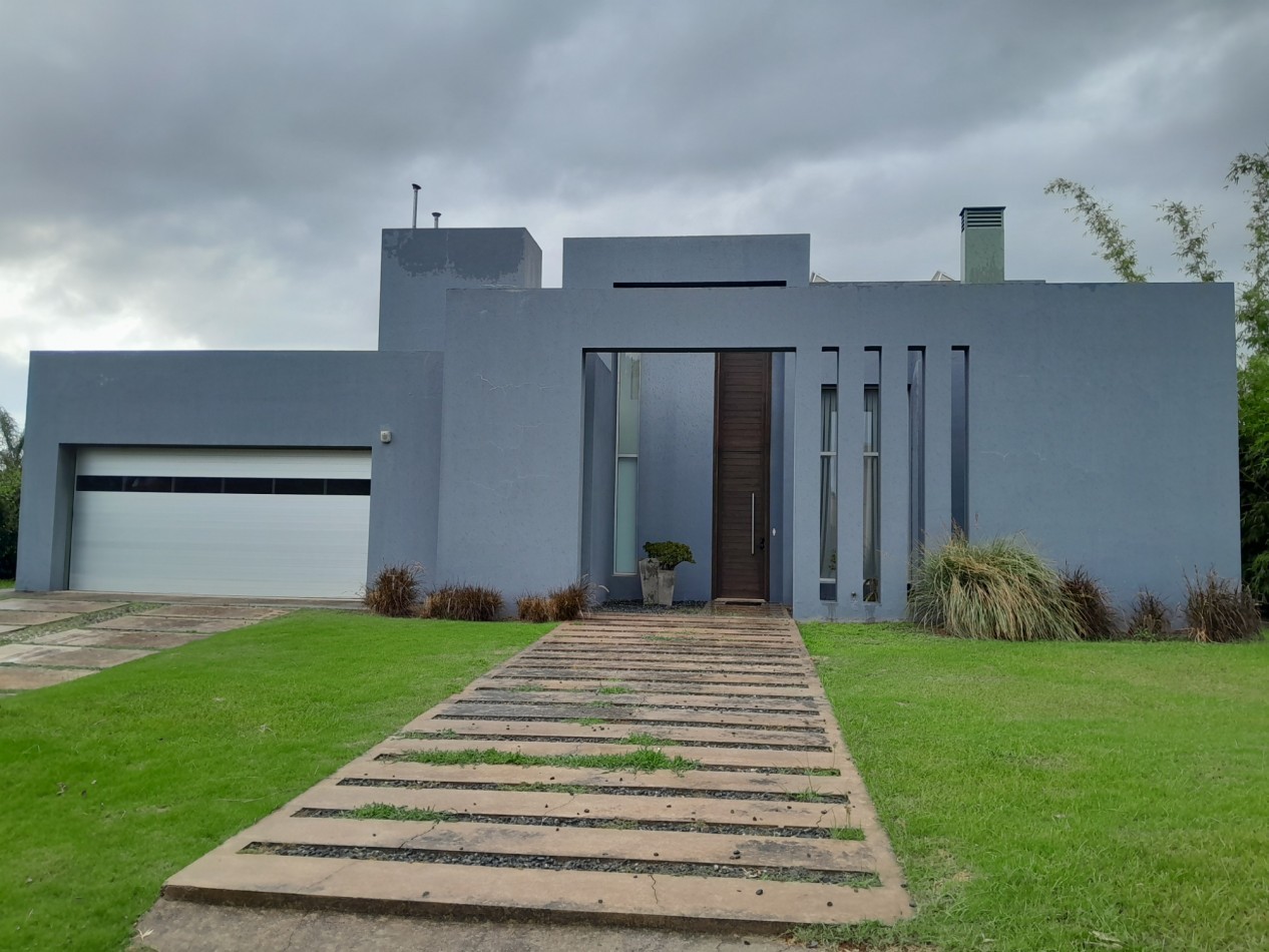 VENDO MODERNA CASA DE 3 DORMITORIOS SAN ISIDRO COUNTRY