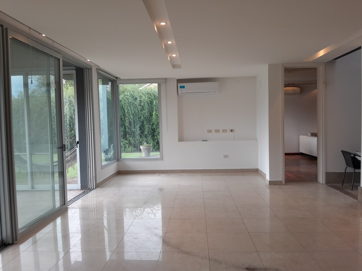 VENDO MODERNA CASA DE 3 DORMITORIOS SAN ISIDRO COUNTRY