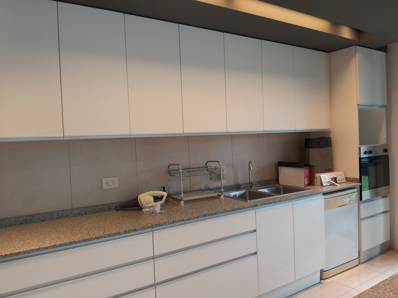 VENDO MODERNA CASA DE 3 DORMITORIOS SAN ISIDRO COUNTRY