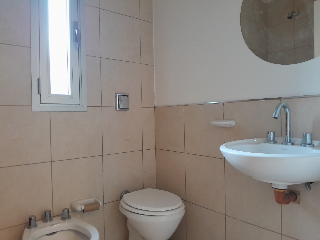 VENDO MODERNA CASA DE 3 DORMITORIOS SAN ISIDRO COUNTRY