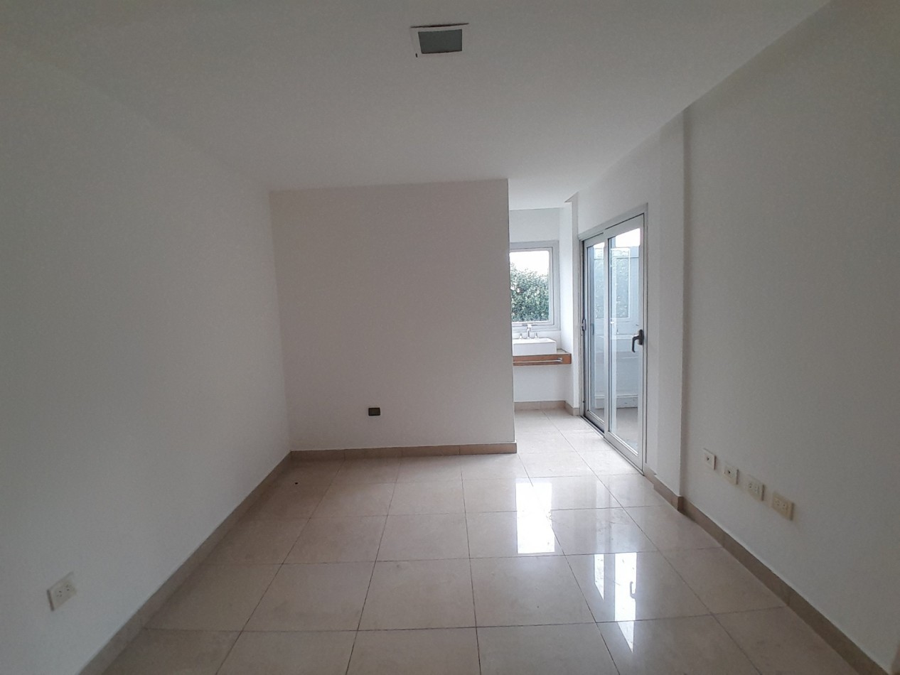 VENDO MODERNA CASA DE 3 DORMITORIOS SAN ISIDRO COUNTRY