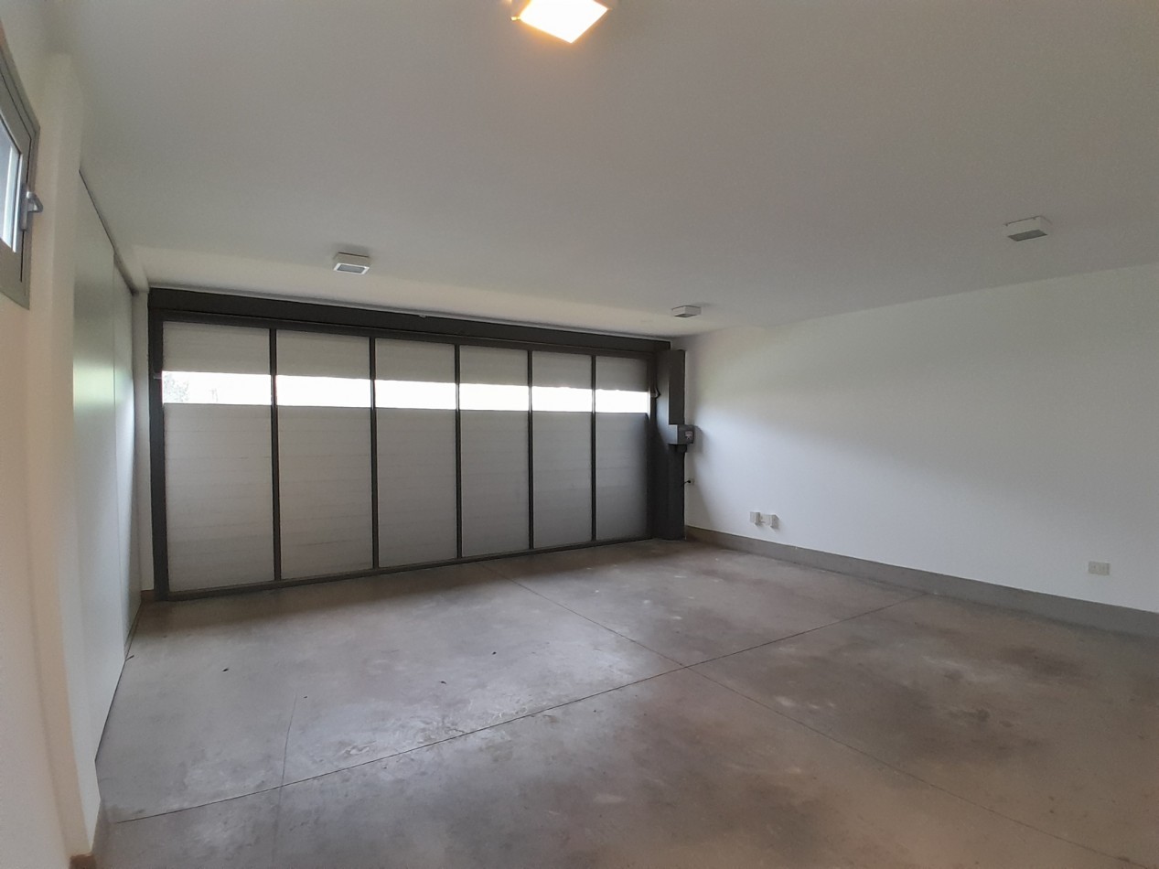 VENDO MODERNA CASA DE 3 DORMITORIOS SAN ISIDRO COUNTRY