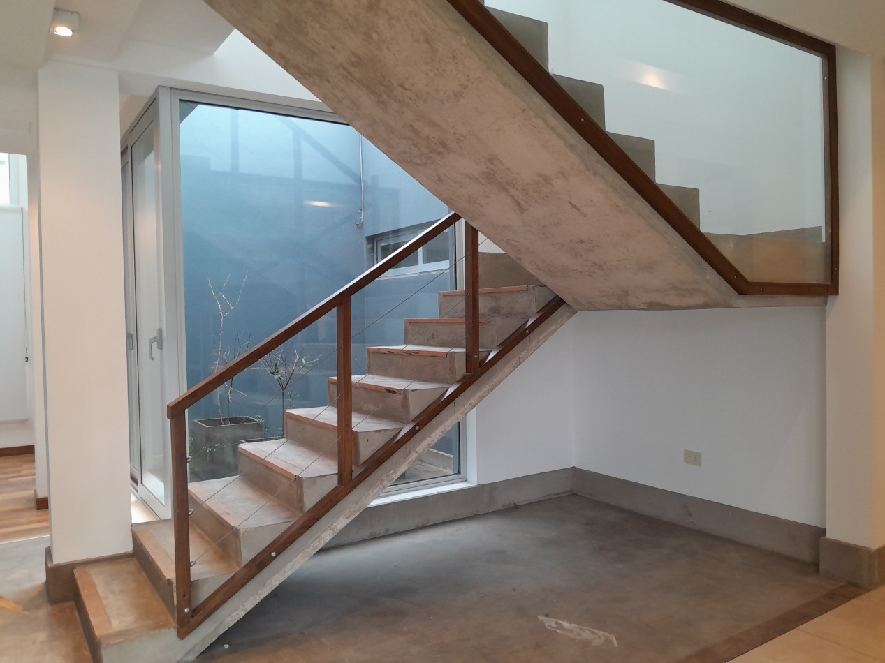 VENDO MODERNA CASA DE 3 DORMITORIOS SAN ISIDRO COUNTRY