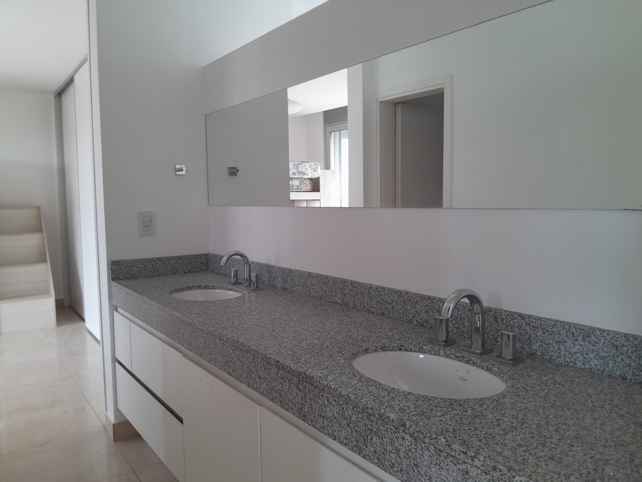 VENDO MODERNA CASA DE 3 DORMITORIOS SAN ISIDRO COUNTRY