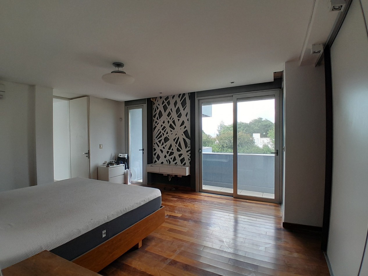 VENDO MODERNA CASA DE 3 DORMITORIOS SAN ISIDRO COUNTRY