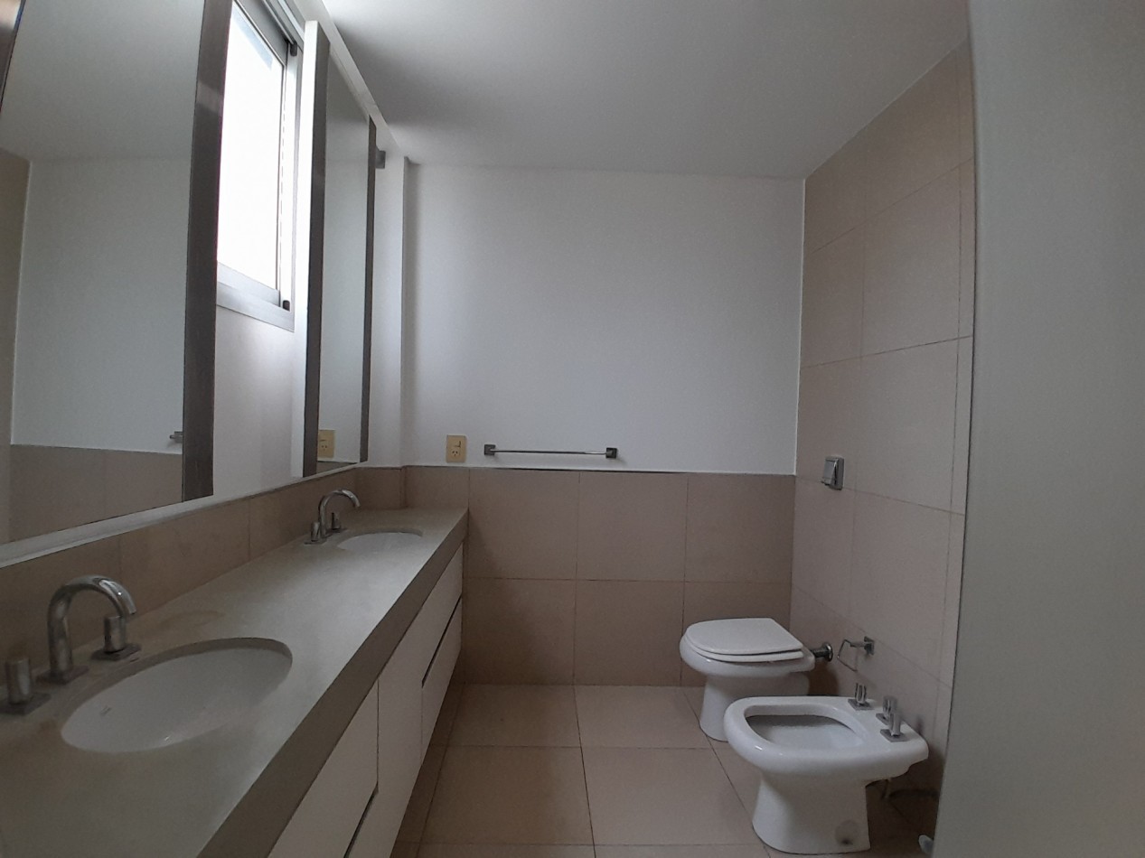 VENDO MODERNA CASA DE 3 DORMITORIOS SAN ISIDRO COUNTRY