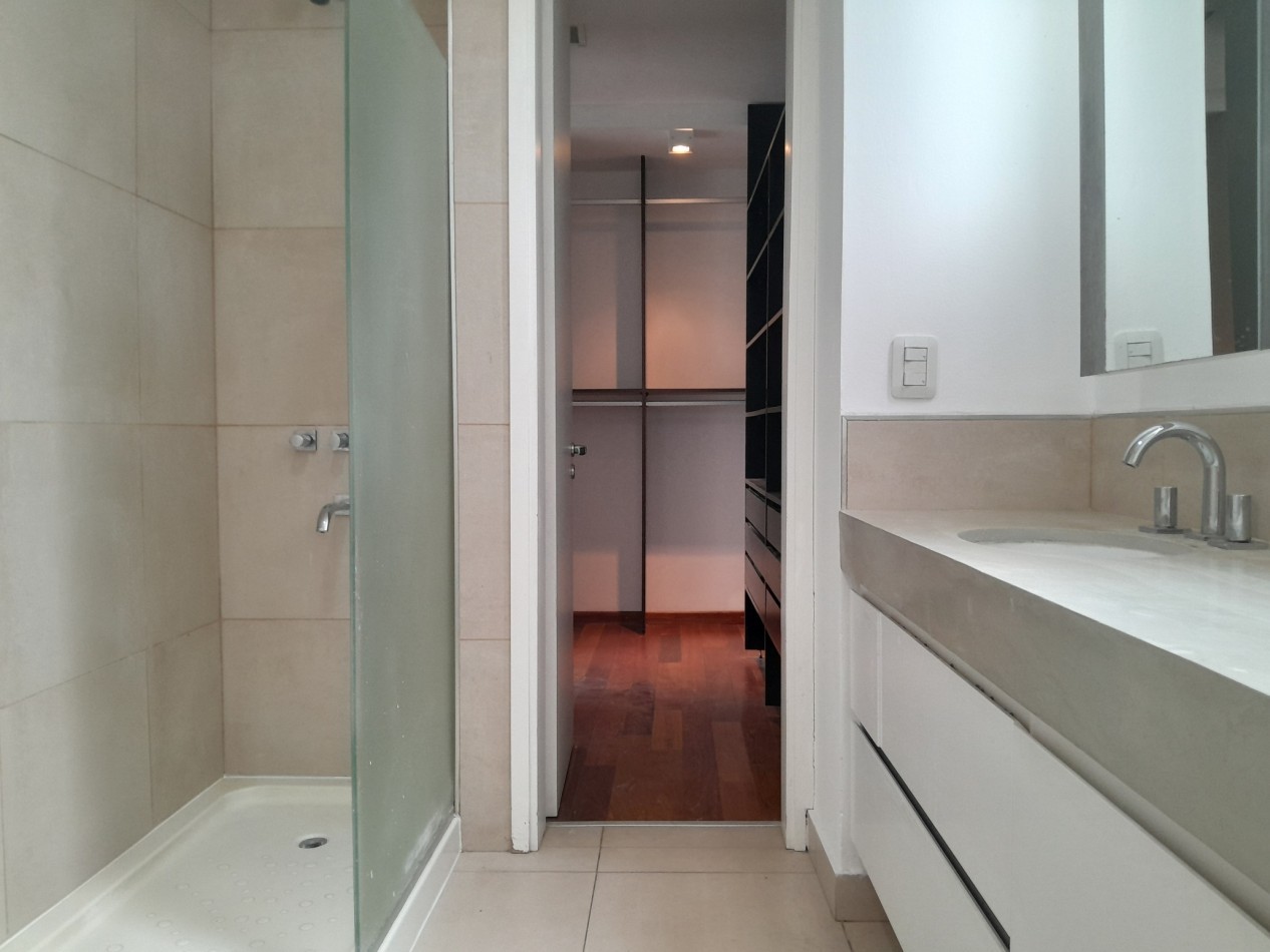 VENDO MODERNA CASA DE 3 DORMITORIOS SAN ISIDRO COUNTRY