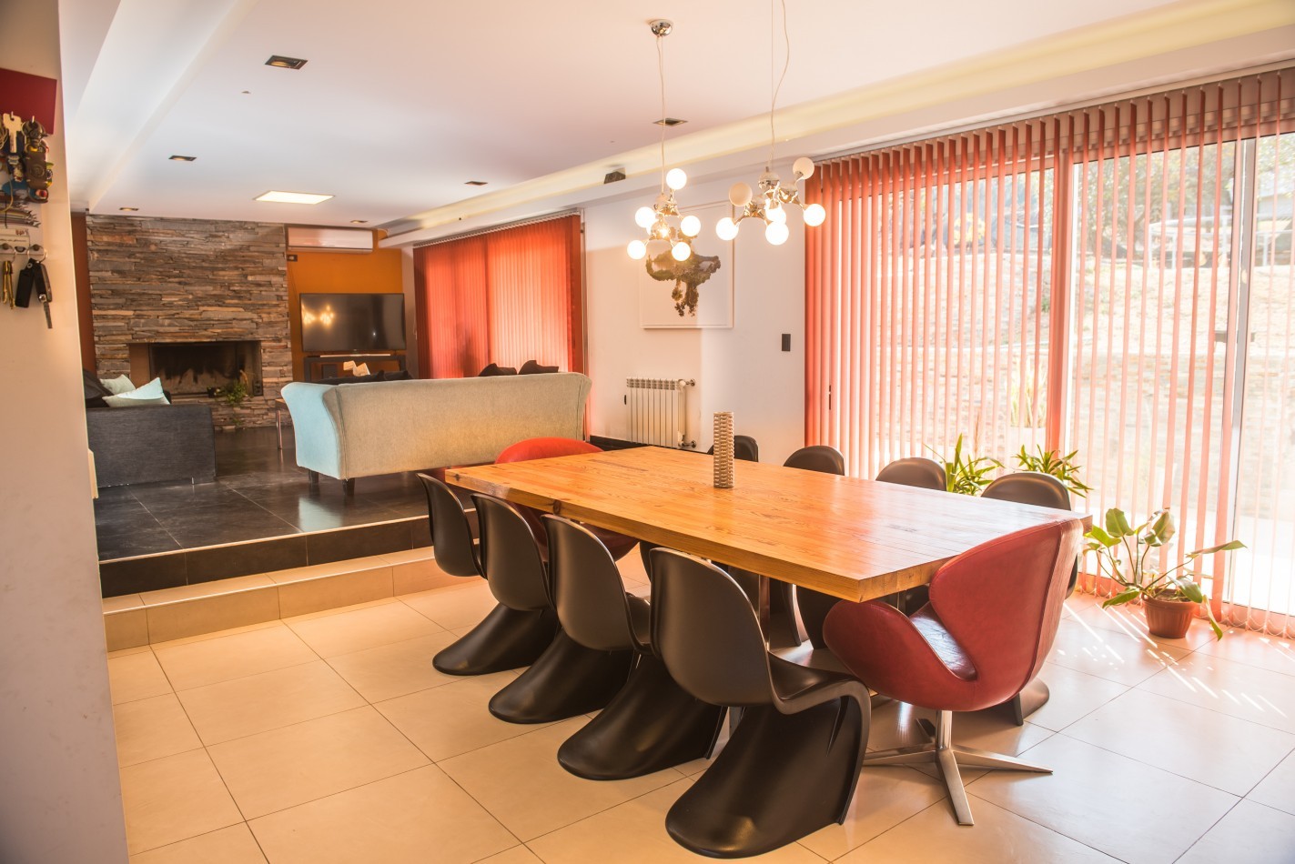 Alquiler Casa de 3 dorm. Semi-Amoblada en Country Tierralta - Barrancas del Sol Este