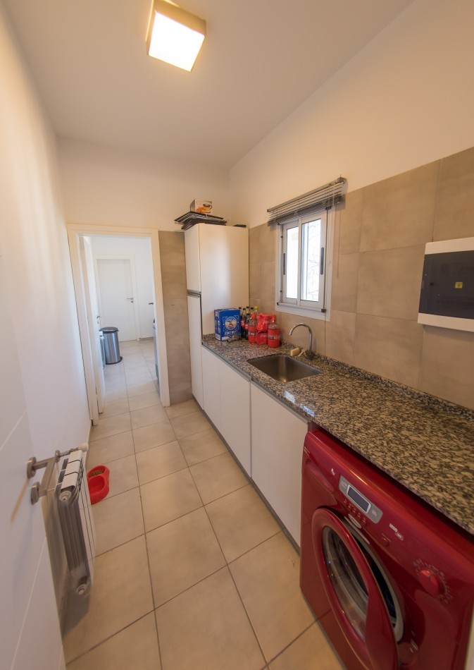 Alquiler Casa de 3 dorm. Semi-Amoblada en Country Tierralta - Barrancas del Sol Este