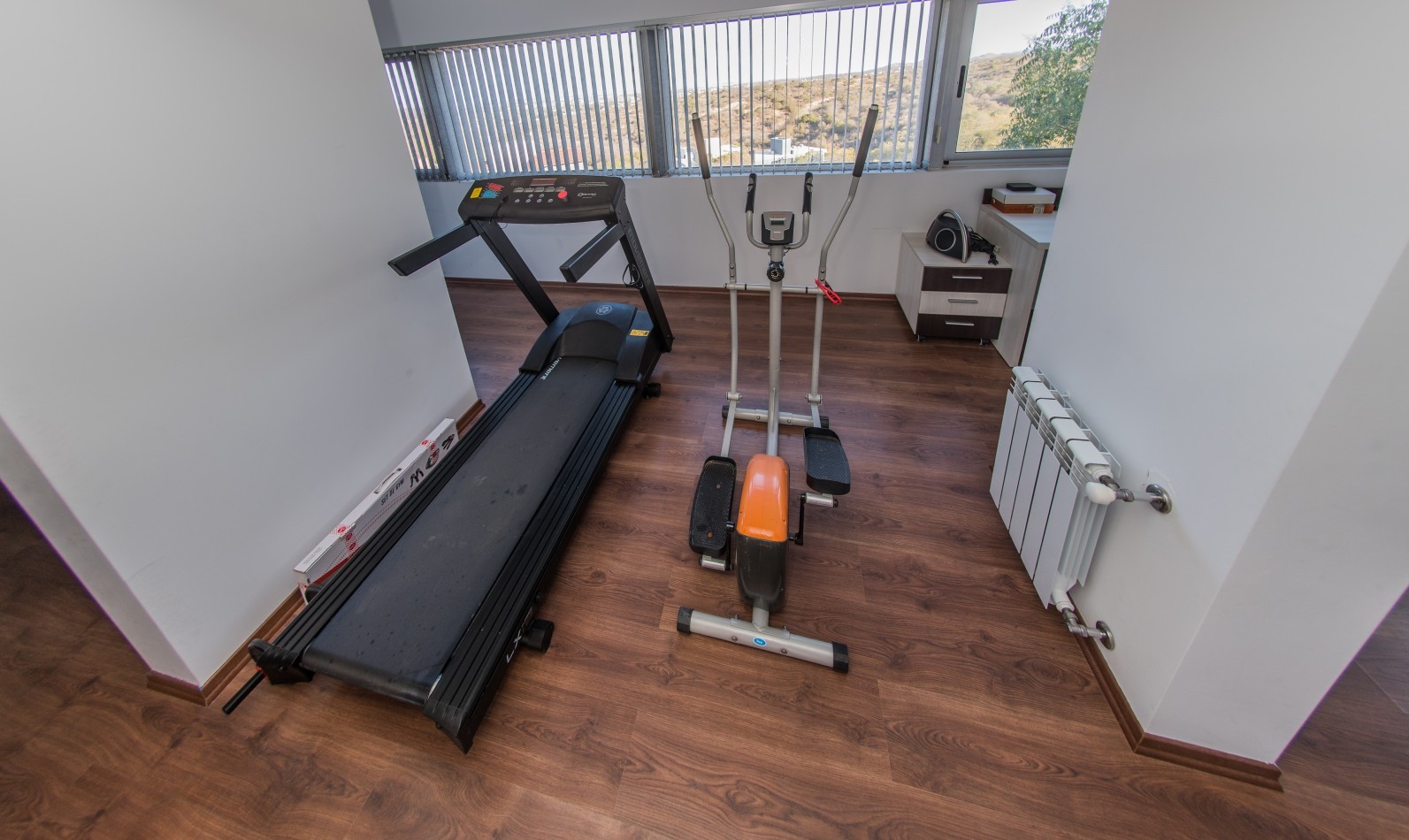 Alquiler Casa de 3 dorm. Semi-Amoblada en Country Tierralta - Barrancas del Sol Este