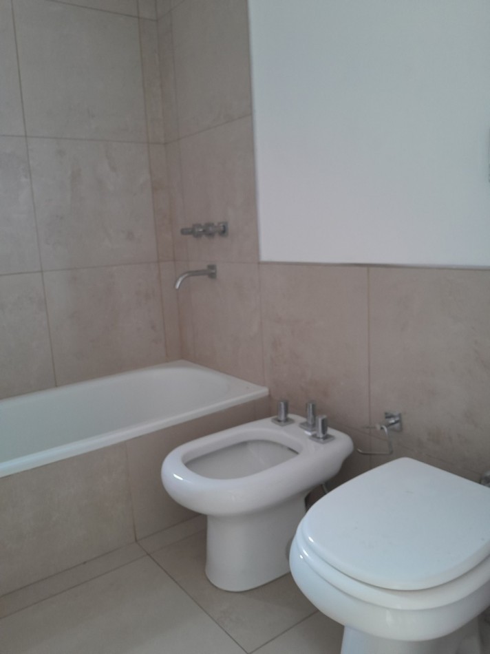 VENDO MODERNA CASA DE 3 DORMITORIOS SAN ISIDRO COUNTRY