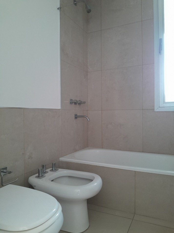 VENDO MODERNA CASA DE 3 DORMITORIOS SAN ISIDRO COUNTRY