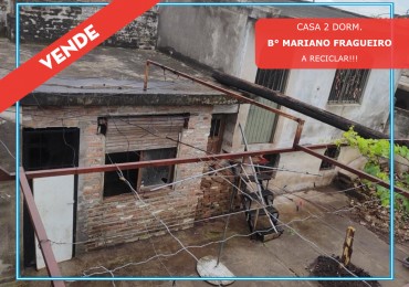 CASA EN VENTA A RECICLAR. 2 DORM. B° MARIANO FRAGUEIRO. C/ESCRITURA!!!